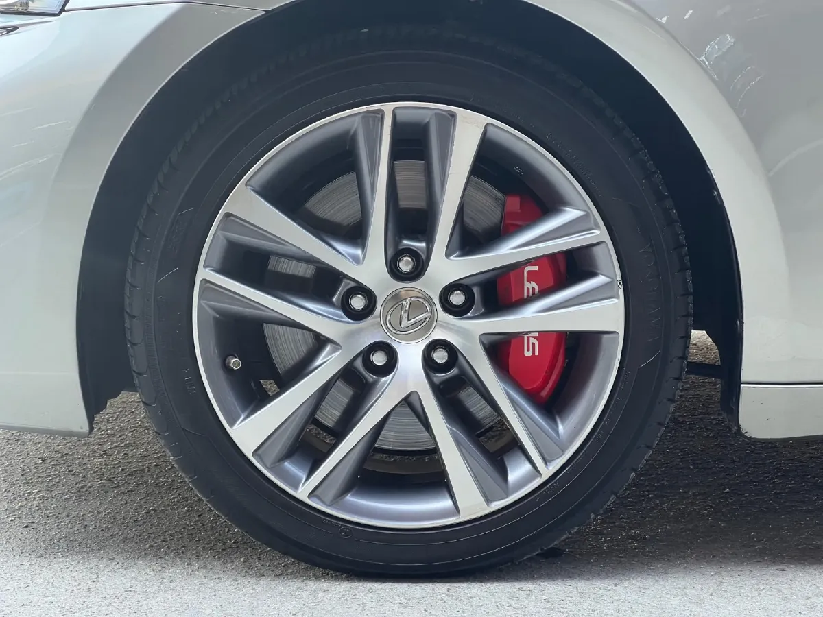 2017 Lexus IS 2.0T 245HP L4 8AT,autocango,china used car exporter,china ev exporter,chinese used car exporter,chinese used ev exporter