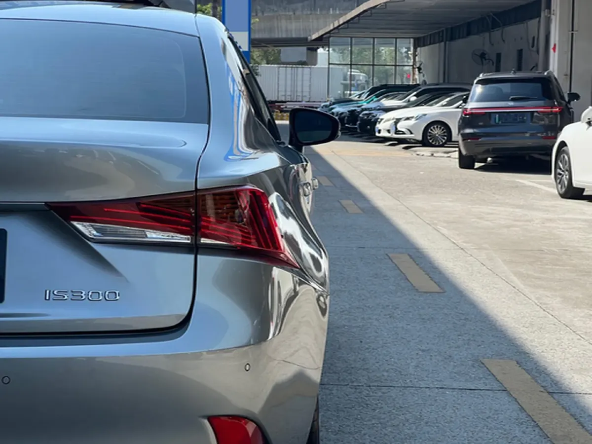 2017 Lexus IS 2.0T 245HP L4 8AT,autocango,china used car exporter,china ev exporter,chinese used car exporter,chinese used ev exporter