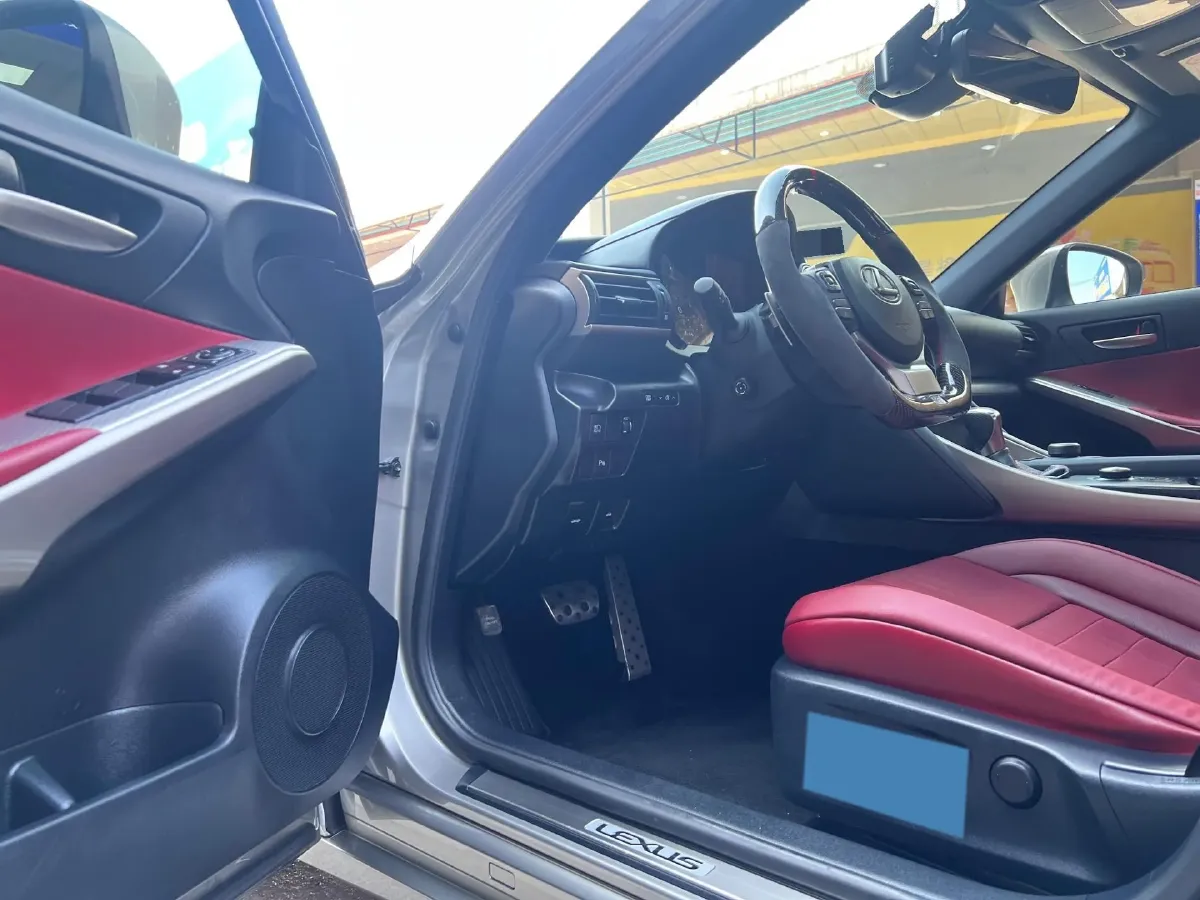 2017 Lexus IS 2.0T 245HP L4 8AT,autocango,china used car exporter,china ev exporter,chinese used car exporter,chinese used ev exporter