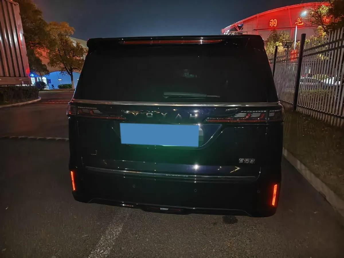 2024 Voyah Dream 1.5T 150HP L4 PHEV 43KWH,autocango,china used car exporter,china ev exporter,chinese used car exporter,chinese used ev exporter