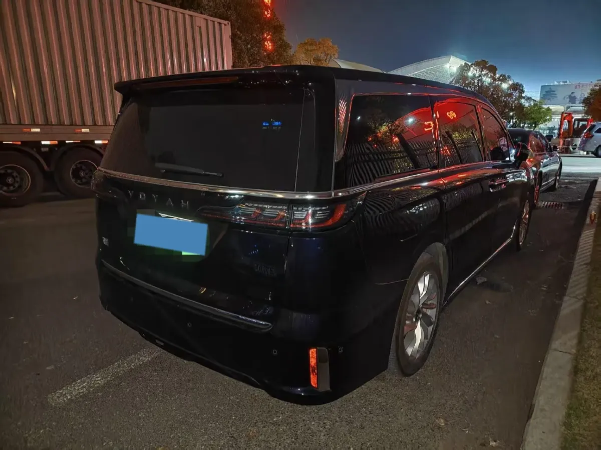 2024 Voyah Dream 1.5T 150HP L4 PHEV 43KWH,autocango,china used car exporter,china ev exporter,chinese used car exporter,chinese used ev exporter