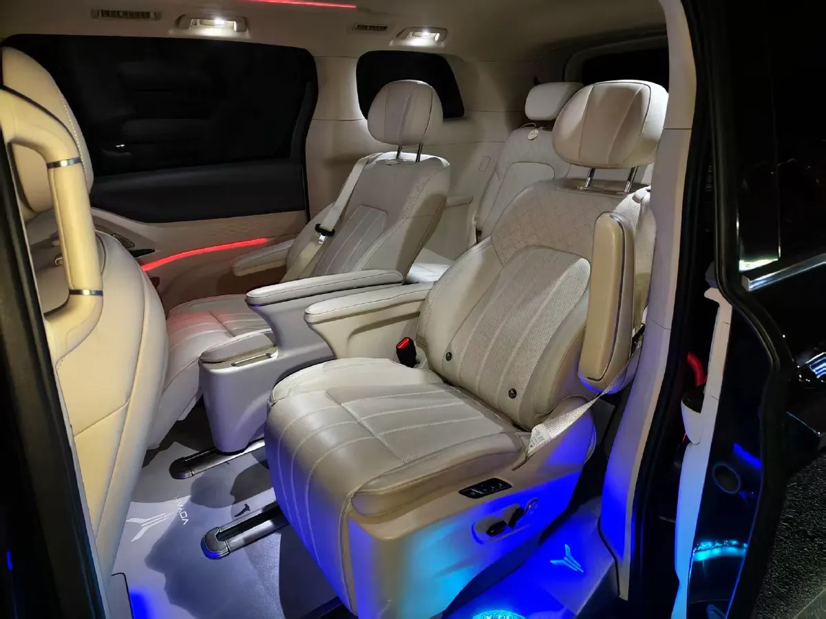 2024 Voyah Dream 1.5T 150HP L4 PHEV 43KWH,autocango,china used car exporter,china ev exporter,chinese used car exporter,chinese used ev exporter