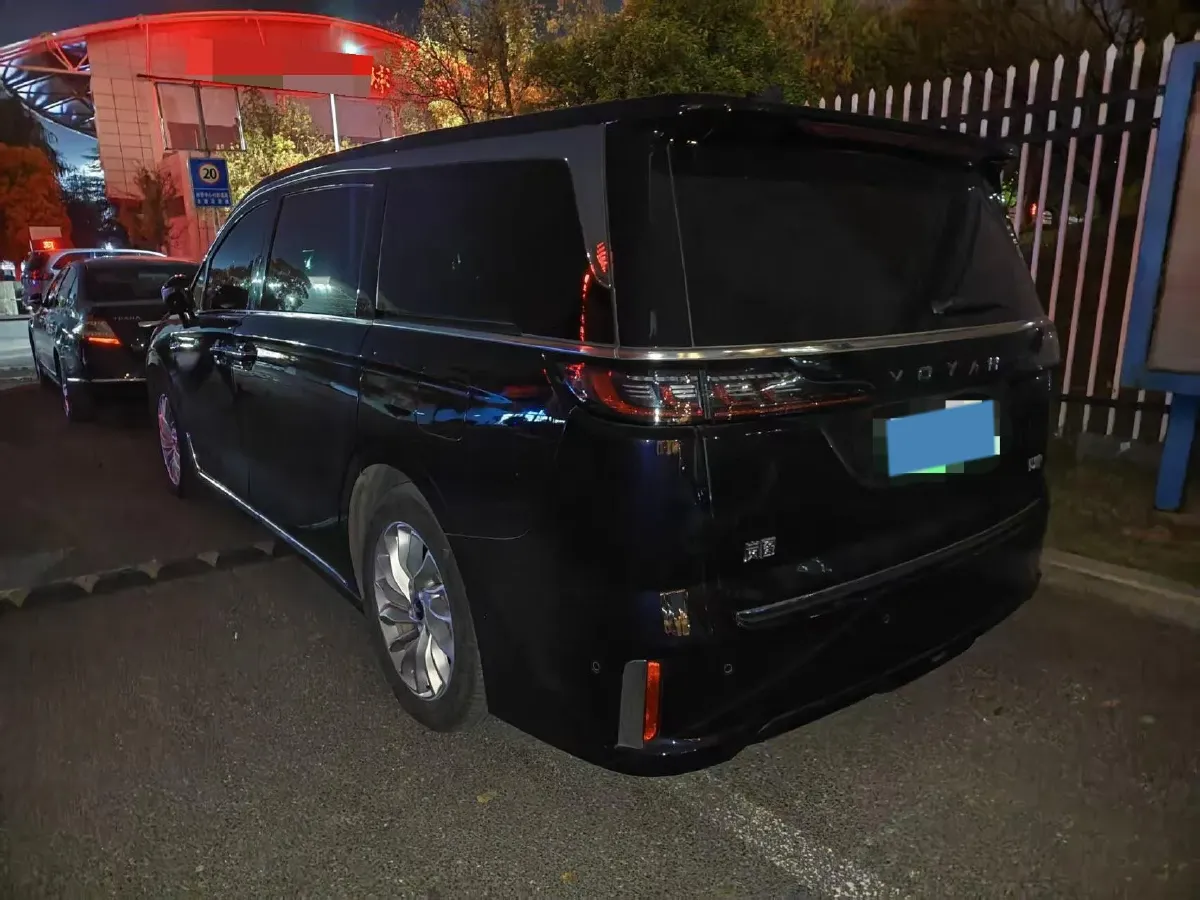 2024 Voyah Dream 1.5T 150HP L4 PHEV 43KWH,autocango,china used car exporter,china ev exporter,chinese used car exporter,chinese used ev exporter