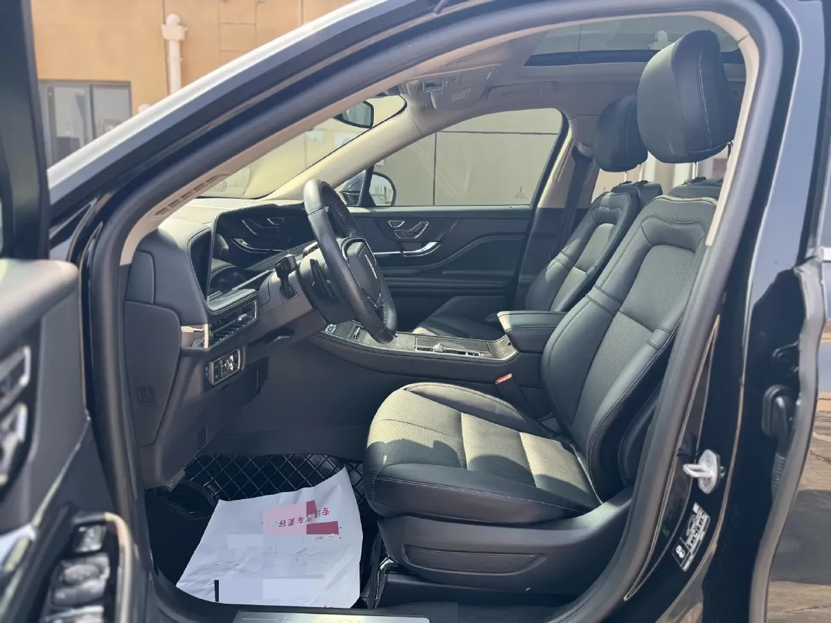 2023 Lincoln Corsair 2.0T 261HP L4 8AT,autocango,china used car exporter,china ev exporter,chinese used car exporter,chinese used ev exporter