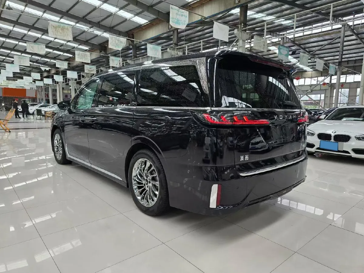 2024 Voyah Dream 1.5T 150HP L4 PHEV 43KWH,autocango,china used car exporter,china ev exporter,chinese used car exporter,chinese used ev exporter