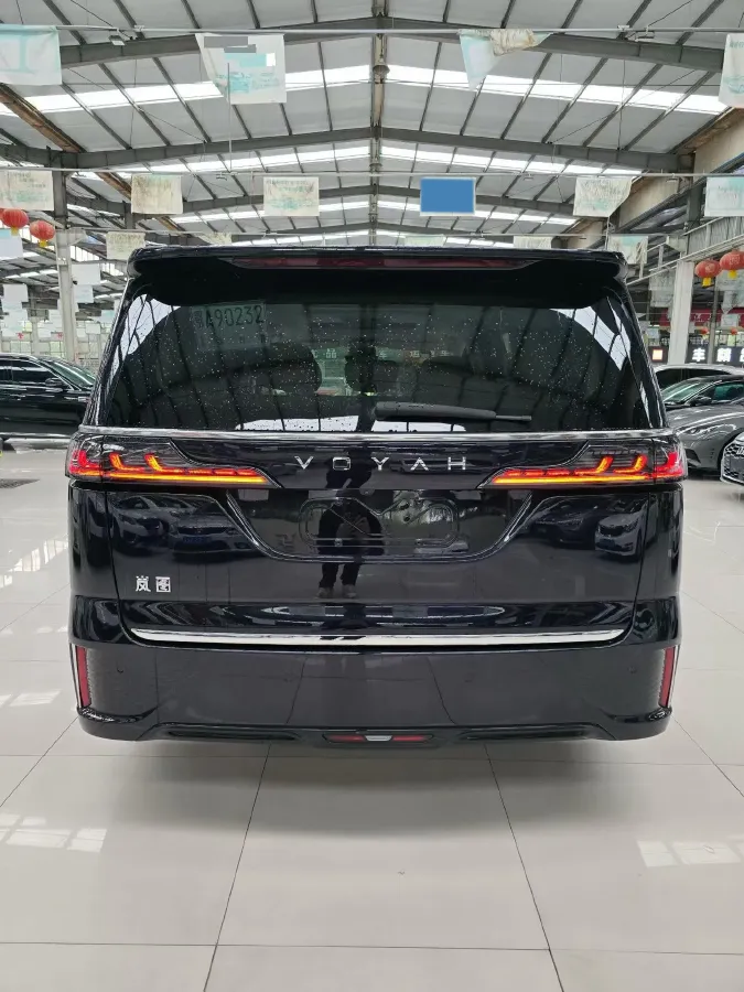 2024 Voyah Dream 1.5T 150HP L4 PHEV 43KWH,autocango,china used car exporter,china ev exporter,chinese used car exporter,chinese used ev exporter