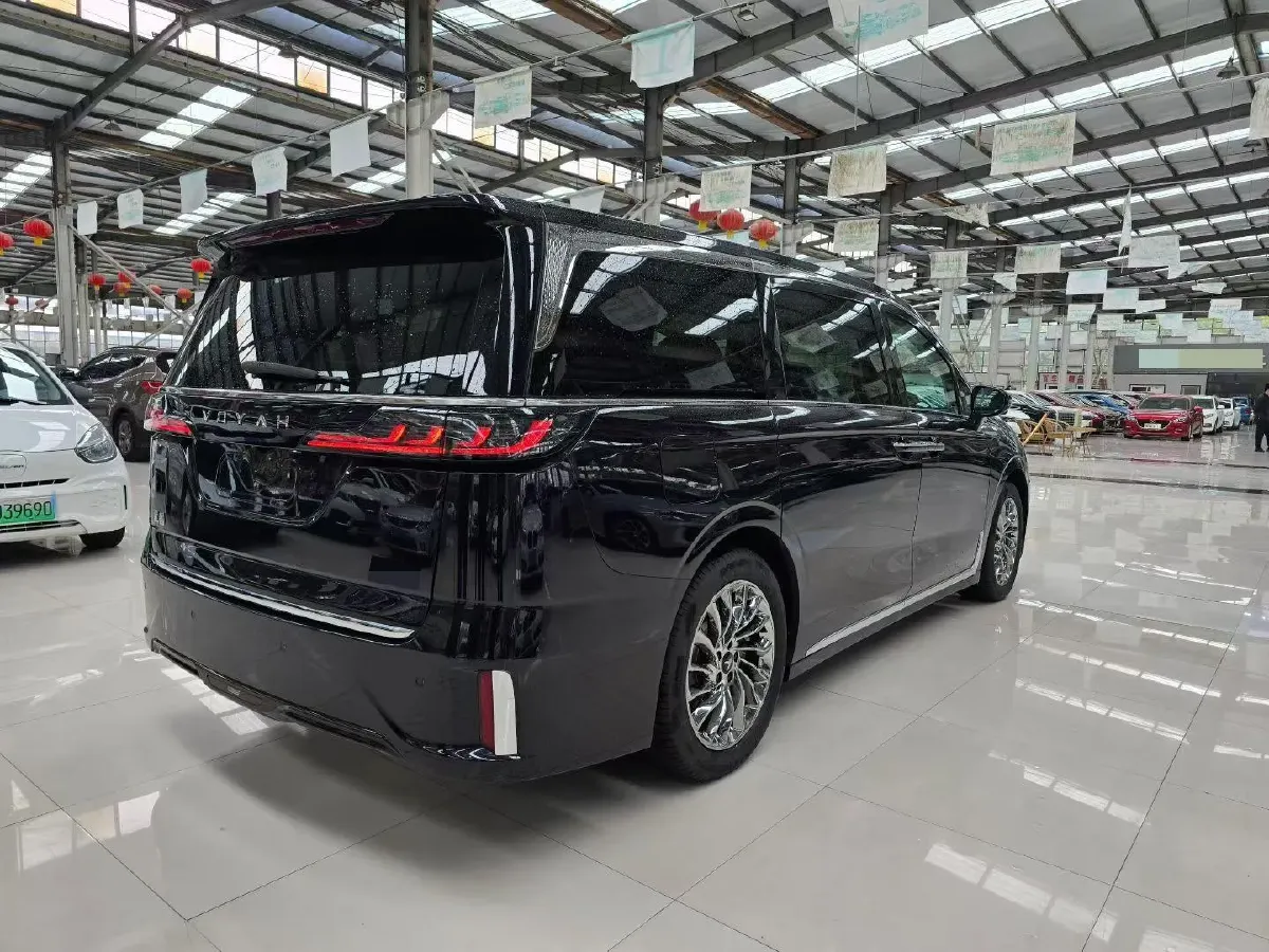 2024 Voyah Dream 1.5T 150HP L4 PHEV 43KWH,autocango,china used car exporter,china ev exporter,chinese used car exporter,chinese used ev exporter
