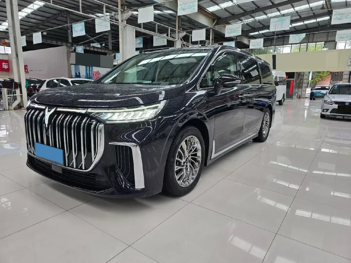 2024 Voyah Dream 1.5T 150HP L4 PHEV 43KWH,autocango,china used car exporter,china ev exporter,chinese used car exporter,chinese used ev exporter