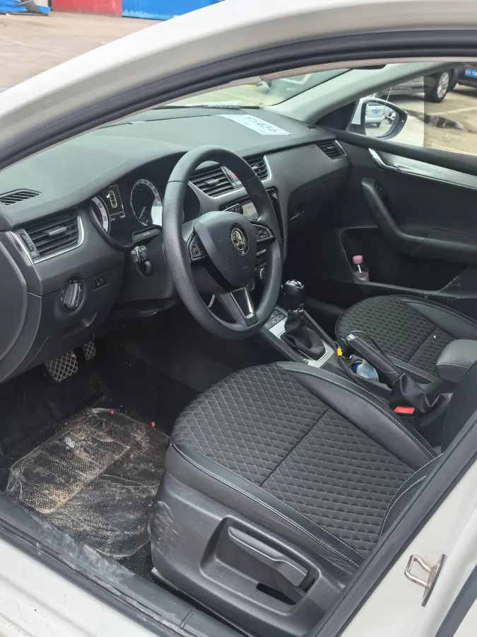 2019 Skoda Octavia 1.5L 116HP L4 6AT,autocango,china used car exporter,china ev exporter,chinese used car exporter,chinese used ev exporter