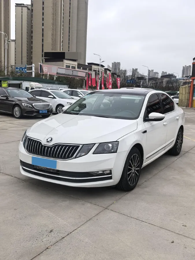 2019 Skoda Octavia 1.5L 116HP L4 6AT,autocango,china used car exporter,china ev exporter,chinese used car exporter,chinese used ev exporter