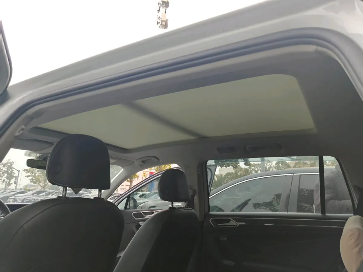 2024 Volkswagen Tiguan L 2.0T 186HP L4 7DCT,autocango,china used car exporter,china ev exporter,chinese used car exporter,chinese used ev exporter