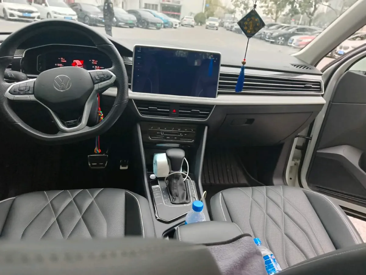 2024 Volkswagen Tiguan L 2.0T 186HP L4 7DCT,autocango,china used car exporter,china ev exporter,chinese used car exporter,chinese used ev exporter