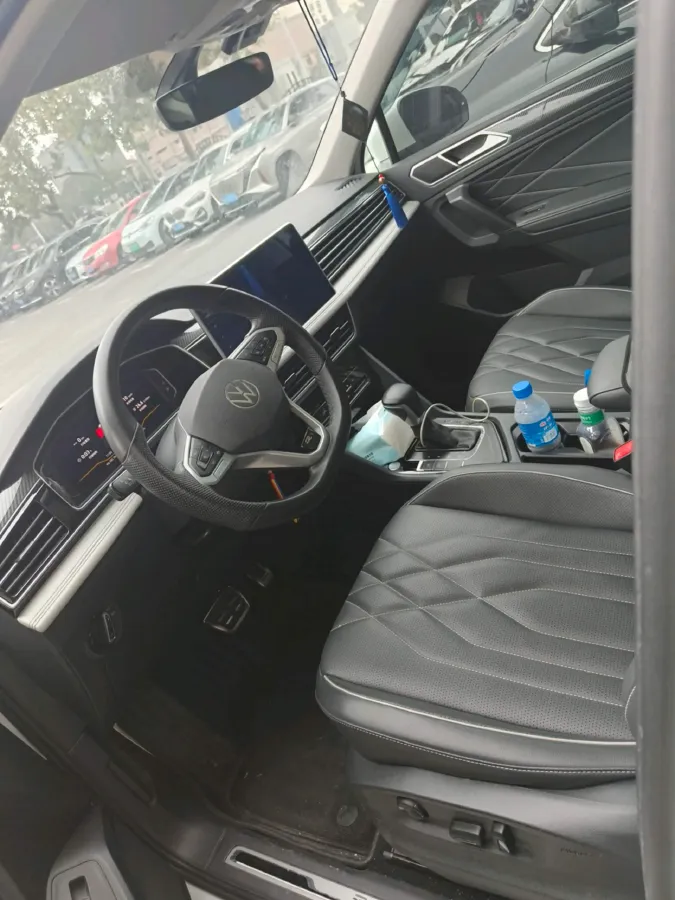 2024 Volkswagen Tiguan L 2.0T 186HP L4 7DCT,autocango,china used car exporter,china ev exporter,chinese used car exporter,chinese used ev exporter