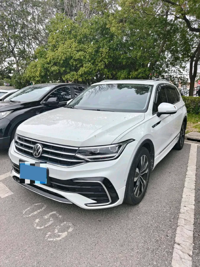 2024 Volkswagen Tiguan L 2.0T 186HP L4 7DCT,autocango,china used car exporter,china ev exporter,chinese used car exporter,chinese used ev exporter