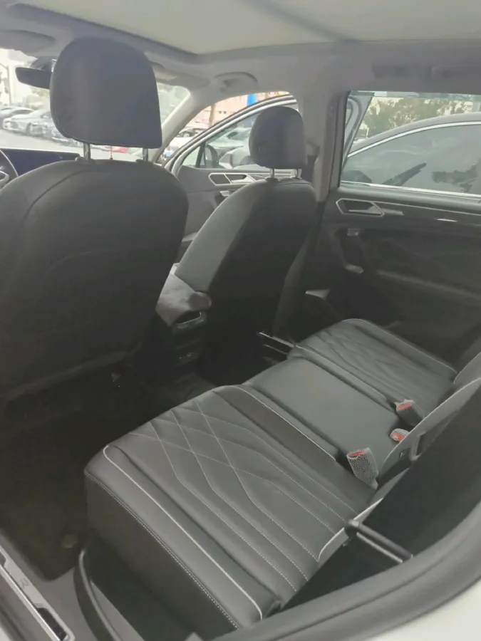 2024 Volkswagen Tiguan L 2.0T 186HP L4 7DCT,autocango,china used car exporter,china ev exporter,chinese used car exporter,chinese used ev exporter