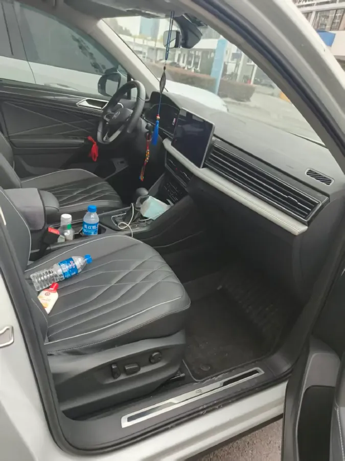 2024 Volkswagen Tiguan L 2.0T 186HP L4 7DCT,autocango,china used car exporter,china ev exporter,chinese used car exporter,chinese used ev exporter