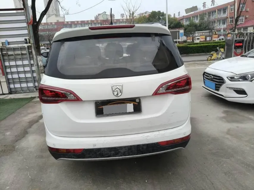 2019 BaoJun 730 1.5L 105HP L4 6MT,autocango,china used car exporter,china ev exporter,chinese used car exporter,chinese used ev exporter