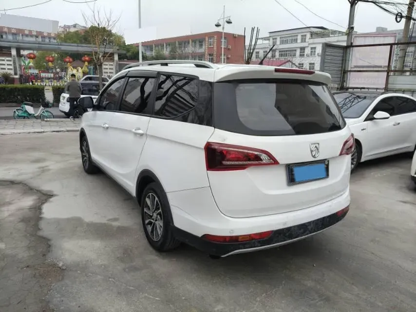 2019 BaoJun 730 1.5L 105HP L4 6MT,autocango,china used car exporter,china ev exporter,chinese used car exporter,chinese used ev exporter