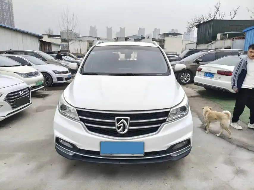 2019 BaoJun 730 1.5L 105HP L4 6MT,autocango,china used car exporter,china ev exporter,chinese used car exporter,chinese used ev exporter