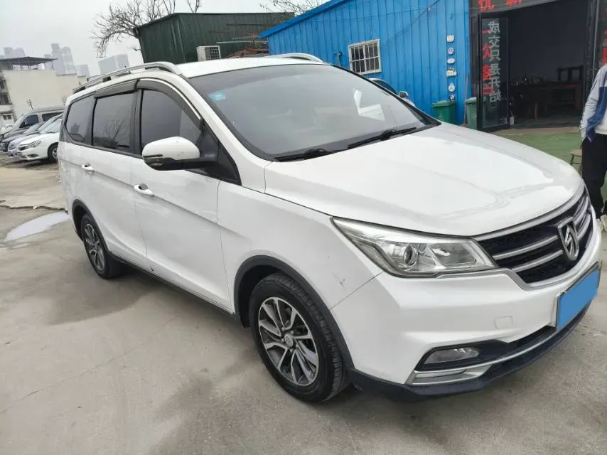 2019 BaoJun 730 1.5L 105HP L4 6MT,autocango,china used car exporter,china ev exporter,chinese used car exporter,chinese used ev exporter