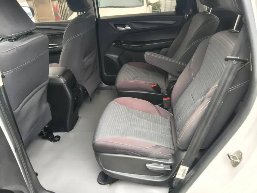 2019 BaoJun 730 1.5L 105HP L4 6MT,autocango,china used car exporter,china ev exporter,chinese used car exporter,chinese used ev exporter