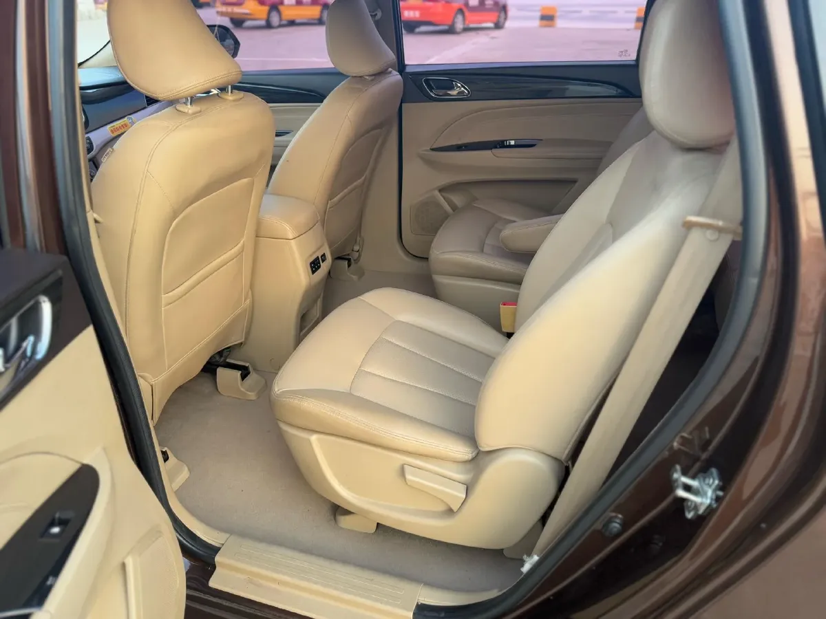 2017 BaoJun 730 1.5T 150HP L4 6MT,autocango,china used car exporter,china ev exporter,chinese used car exporter,chinese used ev exporter