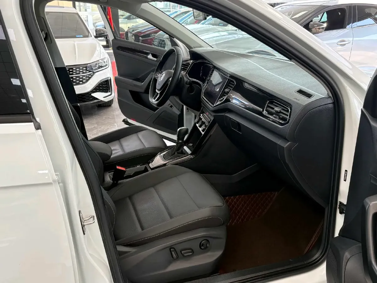 2022 Volkswagen T-Roc 1.4T 150HP L4 7DCT,autocango,china used car exporter,china ev exporter,chinese used car exporter,chinese used ev exporter