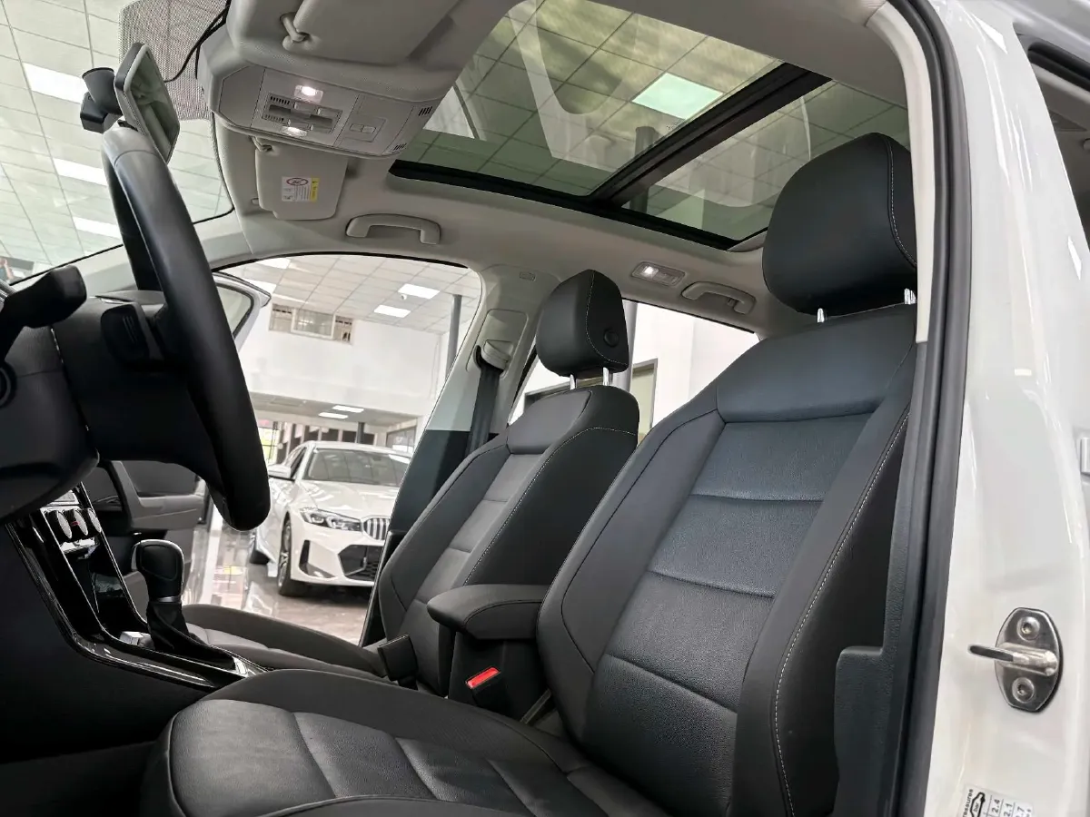 2022 Volkswagen T-Roc 1.4T 150HP L4 7DCT,autocango,china used car exporter,china ev exporter,chinese used car exporter,chinese used ev exporter