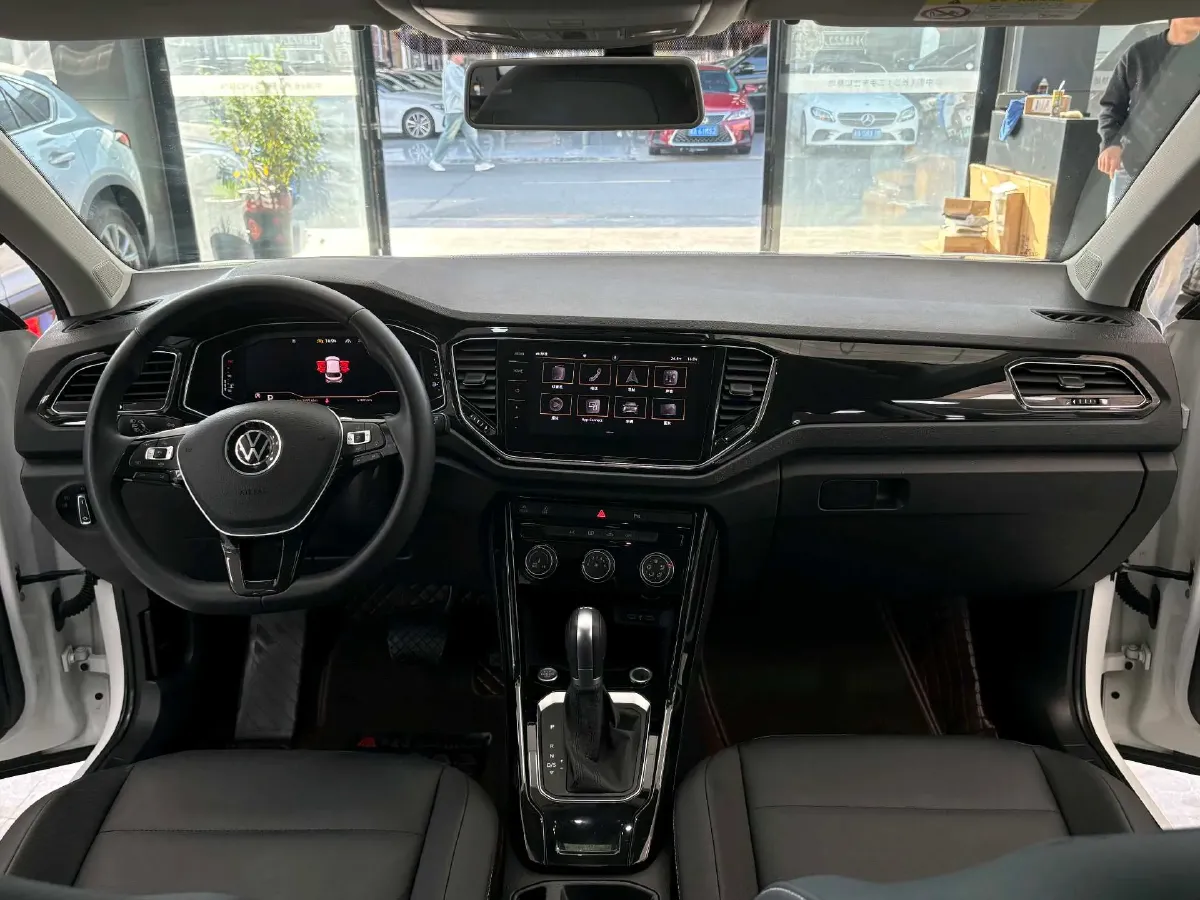 2022 Volkswagen T-Roc 1.4T 150HP L4 7DCT,autocango,china used car exporter,china ev exporter,chinese used car exporter,chinese used ev exporter