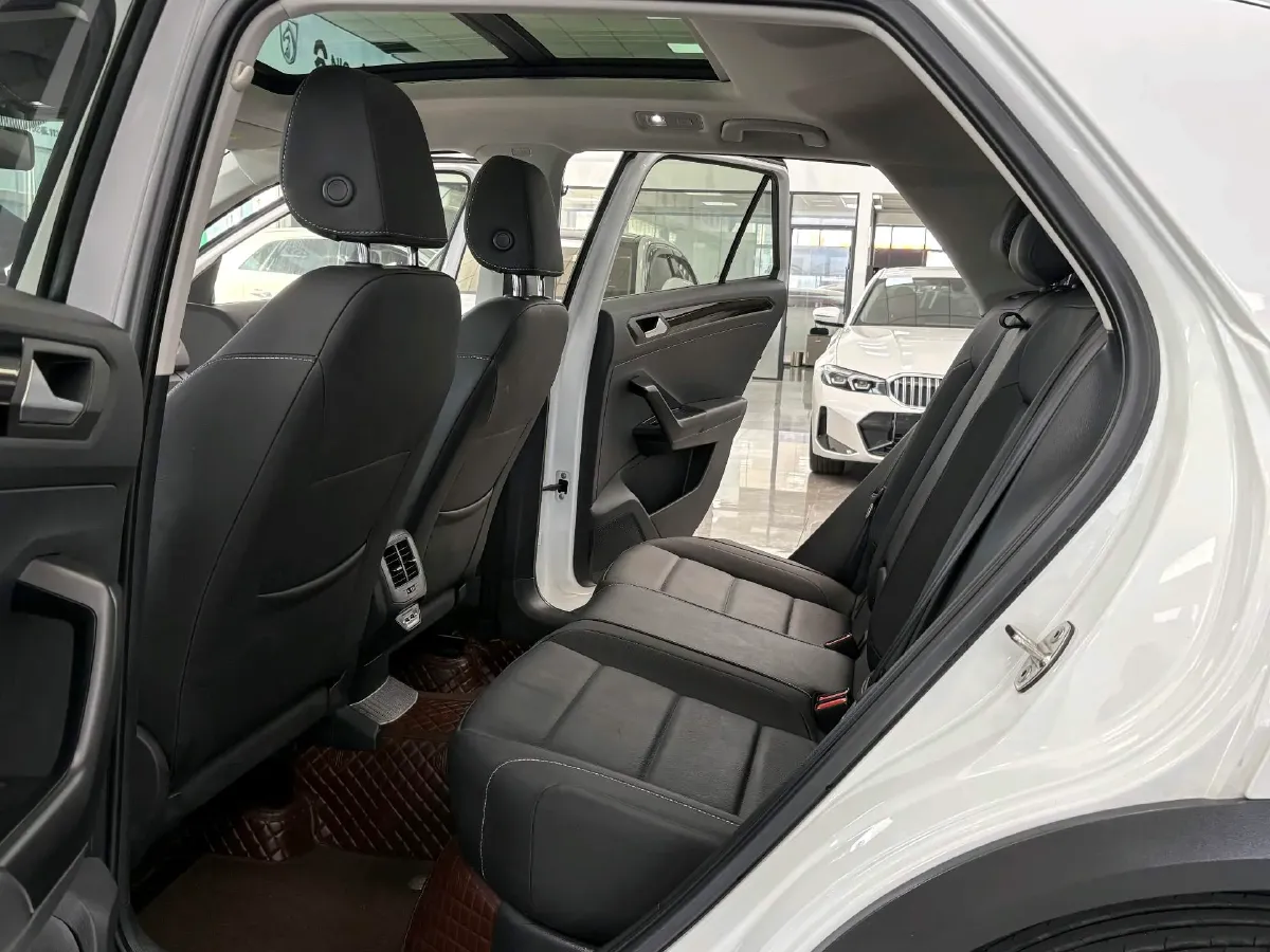 2022 Volkswagen T-Roc 1.4T 150HP L4 7DCT,autocango,china used car exporter,china ev exporter,chinese used car exporter,chinese used ev exporter