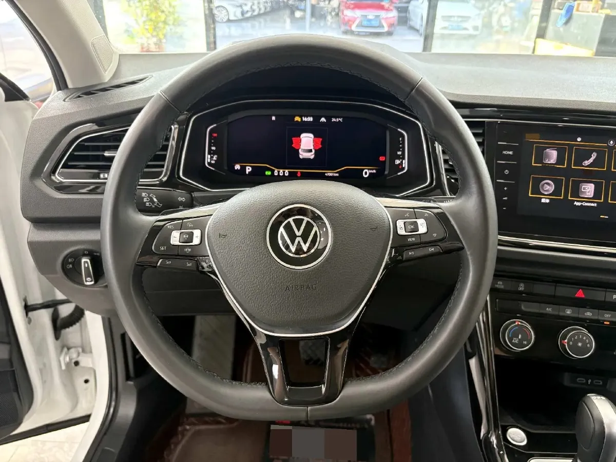 2022 Volkswagen T-Roc 1.4T 150HP L4 7DCT,autocango,china used car exporter,china ev exporter,chinese used car exporter,chinese used ev exporter