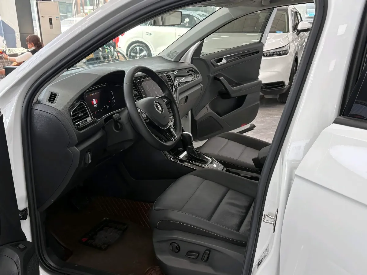 2022 Volkswagen T-Roc 1.4T 150HP L4 7DCT,autocango,china used car exporter,china ev exporter,chinese used car exporter,chinese used ev exporter