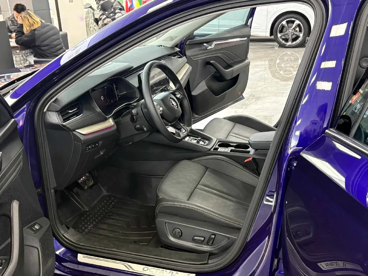 2022 Skoda Octavia 1.4T 150HP L4 7DCT,autocango,china used car exporter,china ev exporter,chinese used car exporter,chinese used ev exporter