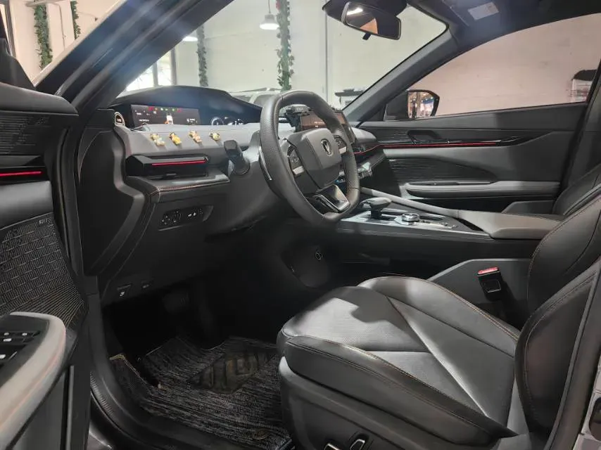 2023 ChangAn UNI-V 1.5T 188HP L4 7DCT,autocango,china used car exporter,china ev exporter,chinese used car exporter,chinese used ev exporter