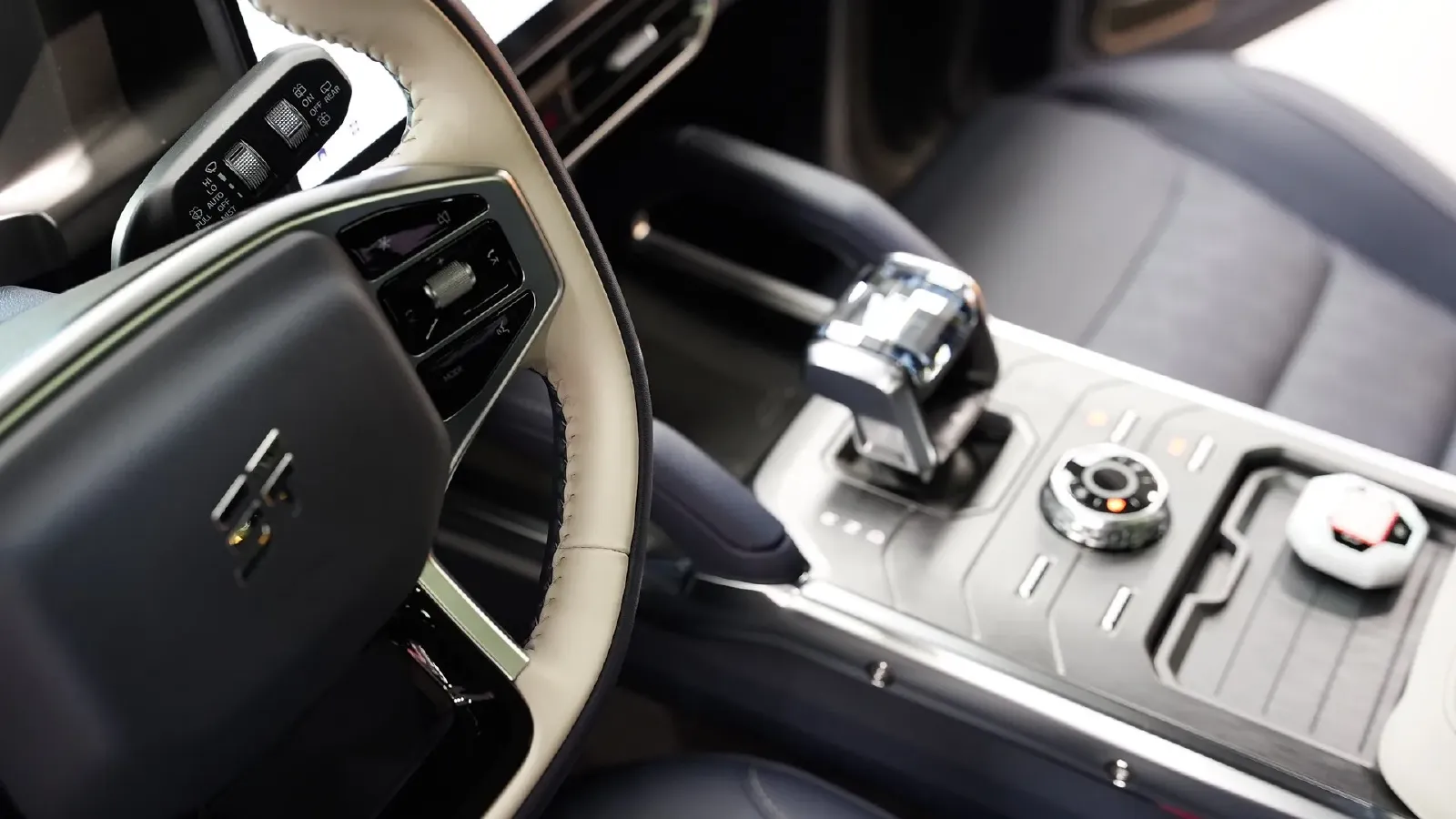 2024 Jetour ShanHai TravellerC-DM 1.5T 156HP L4 3DHT PHEV 43.24KWH,autocango,china used car exporter,china ev exporter,chinese used car exporter,chinese used ev exporter