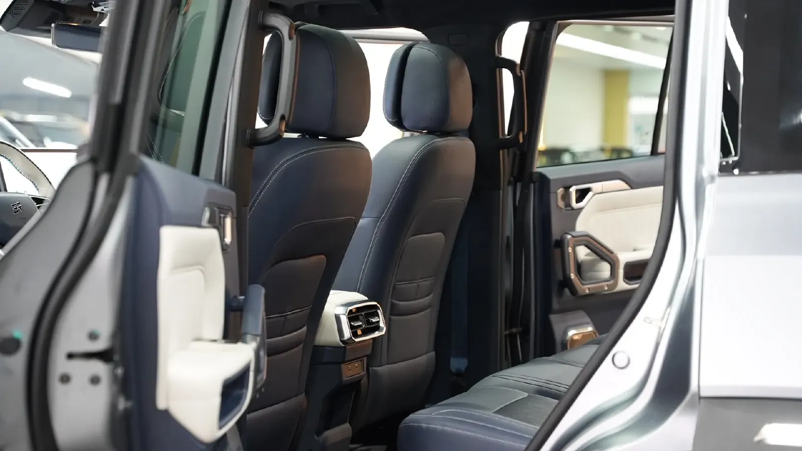 2024 Jetour ShanHai TravellerC-DM 1.5T 156HP L4 3DHT PHEV 43.24KWH,autocango,china used car exporter,china ev exporter,chinese used car exporter,chinese used ev exporter