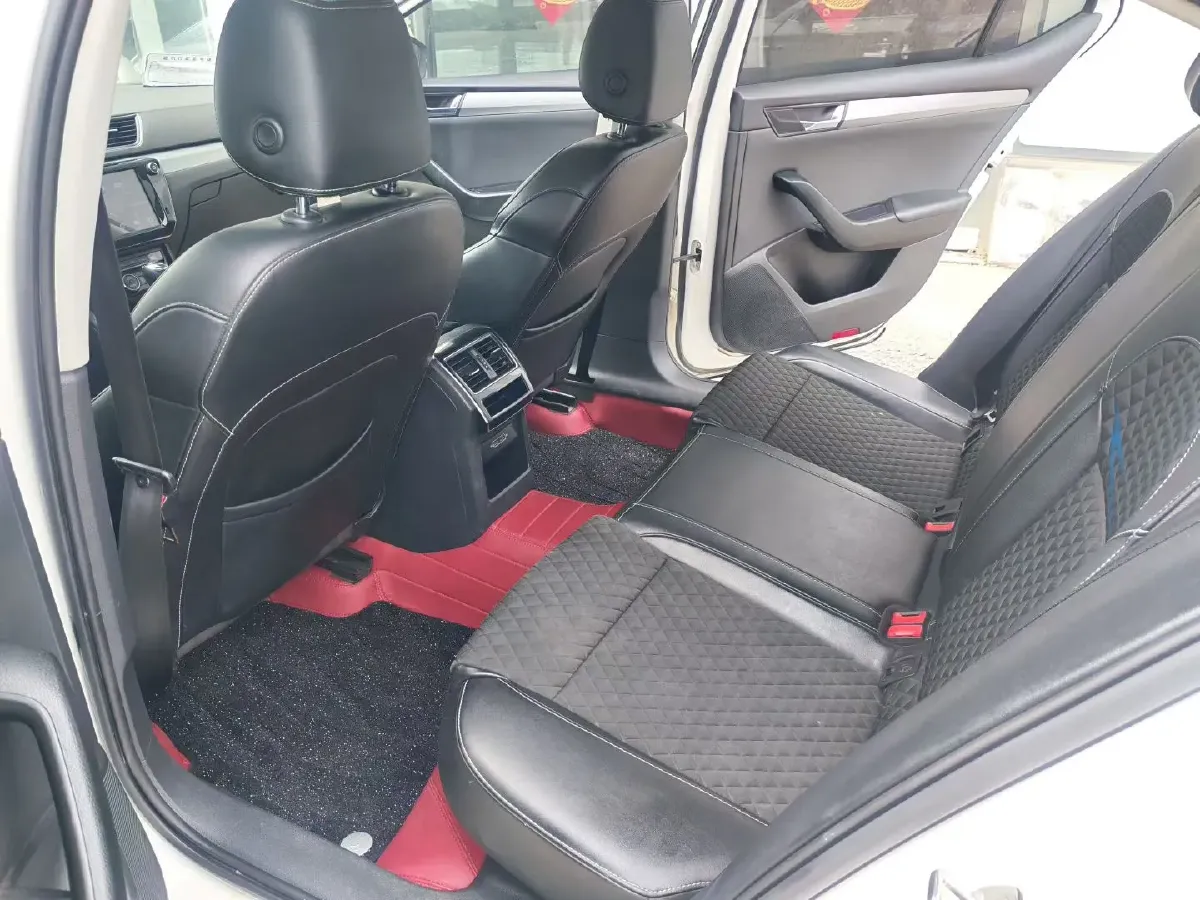 2018 Skoda Superb 1.8T 180HP L4 7DCT,autocango,china used car exporter,china ev exporter,chinese used car exporter,chinese used ev exporter