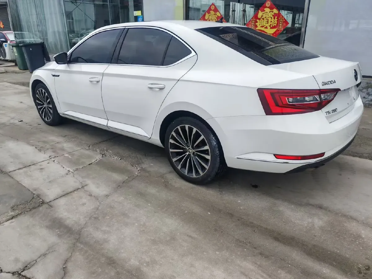 2018 Skoda Superb 1.8T 180HP L4 7DCT,autocango,china used car exporter,china ev exporter,chinese used car exporter,chinese used ev exporter