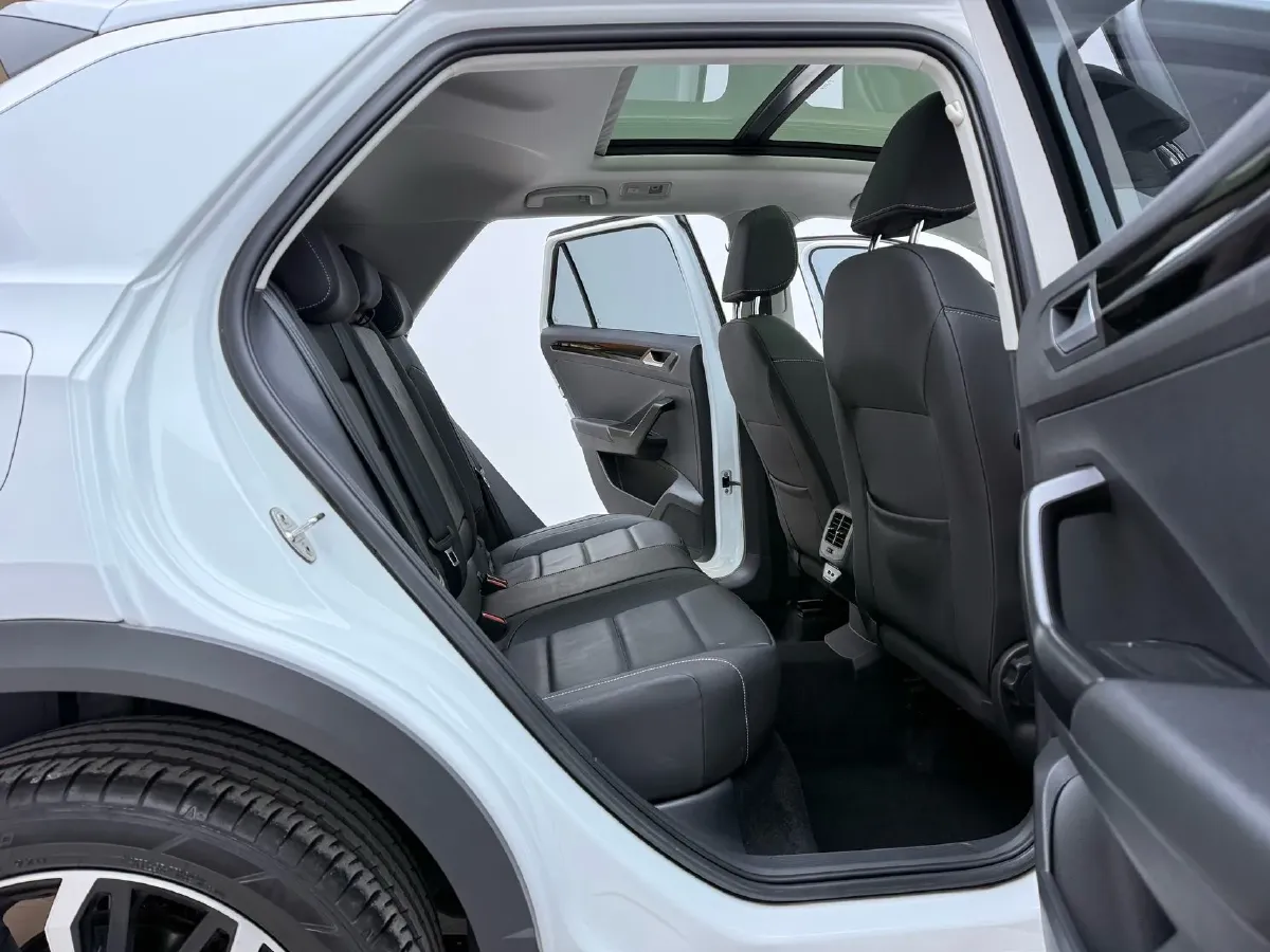 2021 Volkswagen T-Roc 1.4T 150HP L4 7DCT,autocango,china used car exporter,china ev exporter,chinese used car exporter,chinese used ev exporter