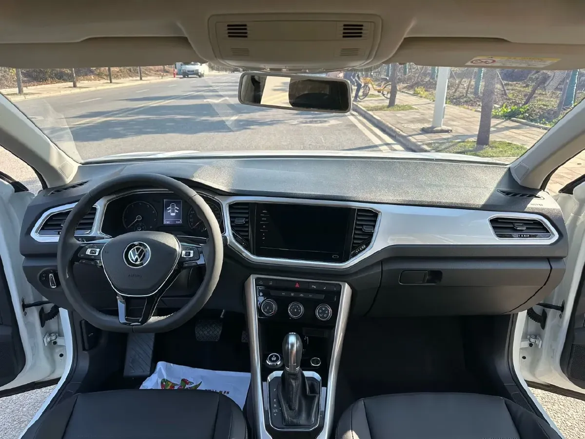 2021 Volkswagen T-Roc 1.4T 150HP L4 7DCT,autocango,china used car exporter,china ev exporter,chinese used car exporter,chinese used ev exporter