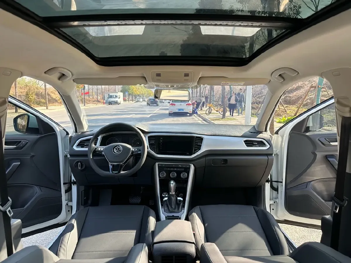 2021 Volkswagen T-Roc 1.4T 150HP L4 7DCT,autocango,china used car exporter,china ev exporter,chinese used car exporter,chinese used ev exporter