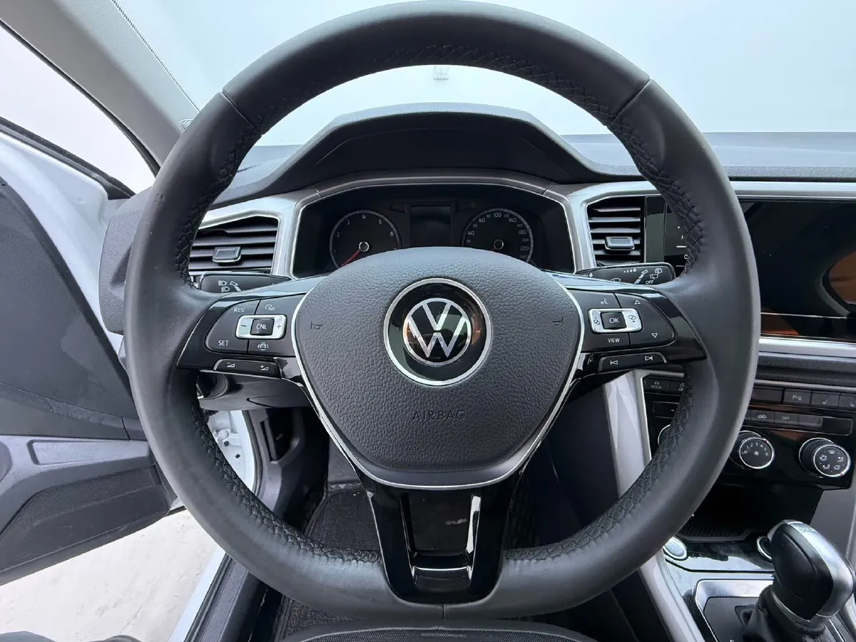 2021 Volkswagen T-Roc 1.4T 150HP L4 7DCT,autocango,china used car exporter,china ev exporter,chinese used car exporter,chinese used ev exporter