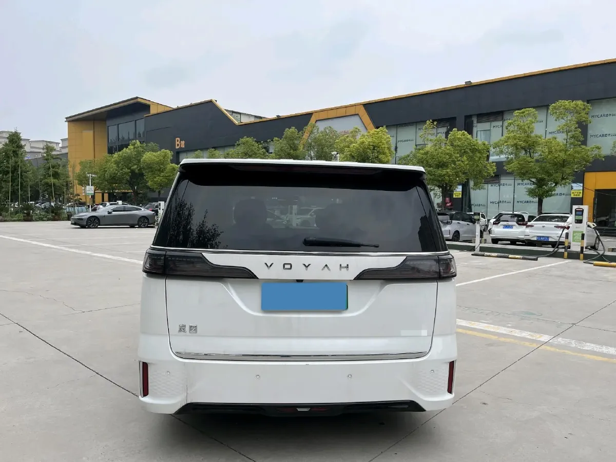 2022 Voyah Dream 1.5T 136HP L4 PHEV 25.57KWH,autocango,china used car exporter,china ev exporter,chinese used car exporter,chinese used ev exporter