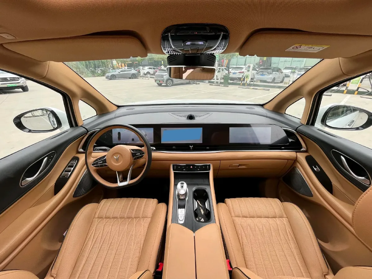 2022 Voyah Dream 1.5T 136HP L4 PHEV 25.57KWH,autocango,china used car exporter,china ev exporter,chinese used car exporter,chinese used ev exporter