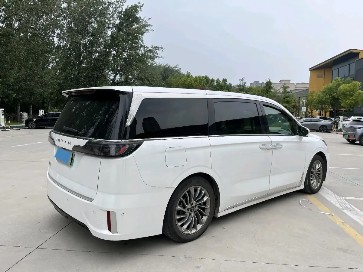 2022 Voyah Dream 1.5T 136HP L4 PHEV 25.57KWH,autocango,china used car exporter,china ev exporter,chinese used car exporter,chinese used ev exporter