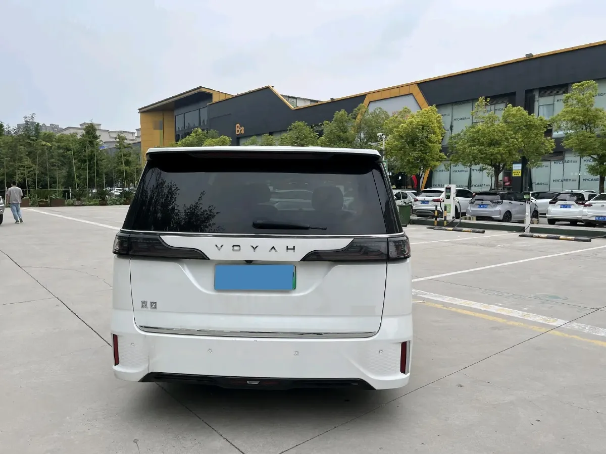 2022 Voyah Dream 1.5T 136HP L4 PHEV 25.57KWH,autocango,china used car exporter,china ev exporter,chinese used car exporter,chinese used ev exporter