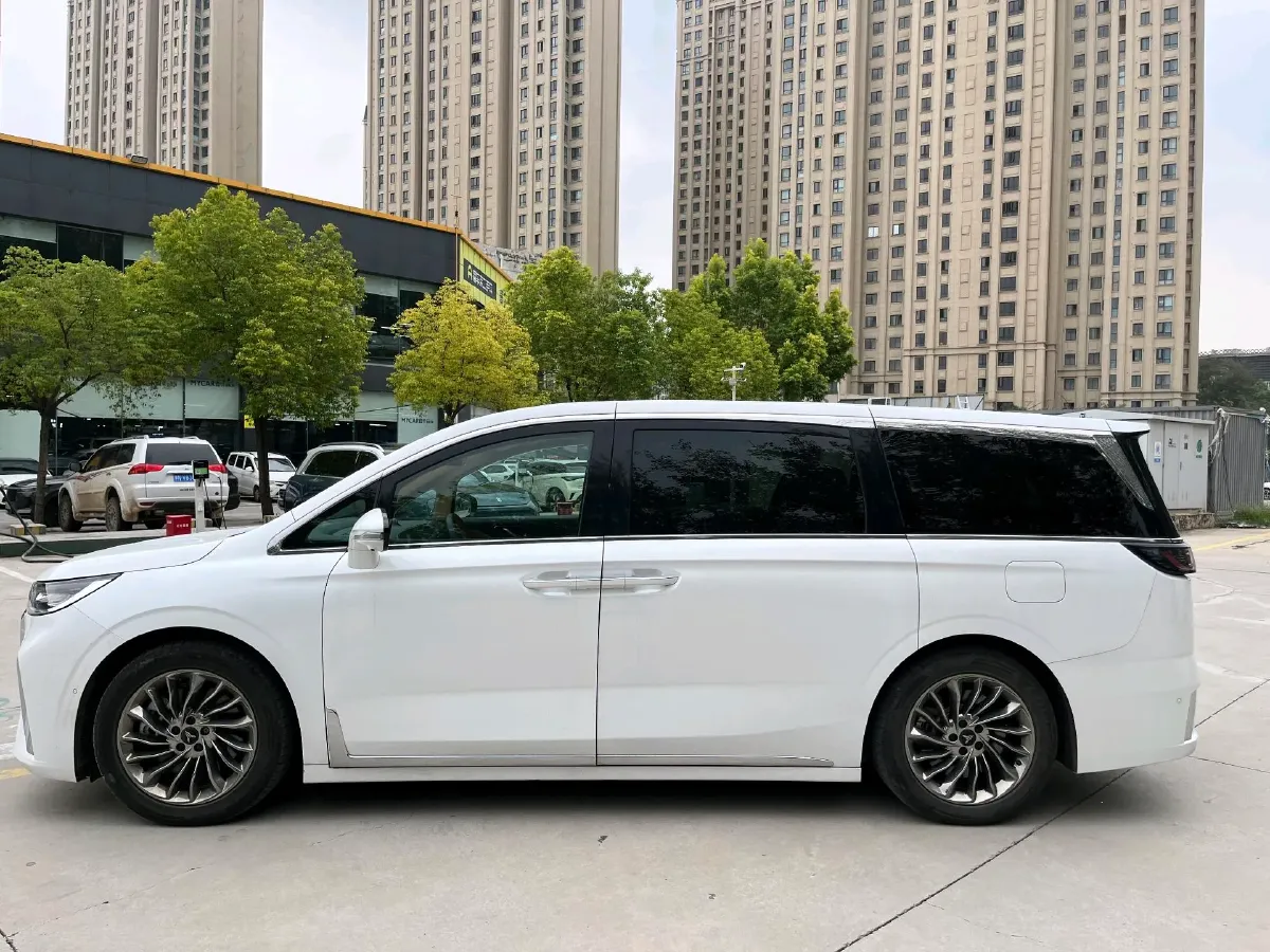 2022 Voyah Dream 1.5T 136HP L4 PHEV 25.57KWH,autocango,china used car exporter,china ev exporter,chinese used car exporter,chinese used ev exporter