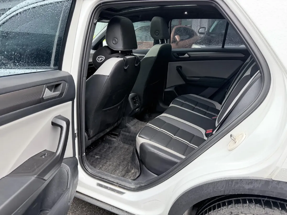 2023 Volkswagen T-Roc 1.5T 160HP L4 7DCT,autocango,china used car exporter,china ev exporter,chinese used car exporter,chinese used ev exporter