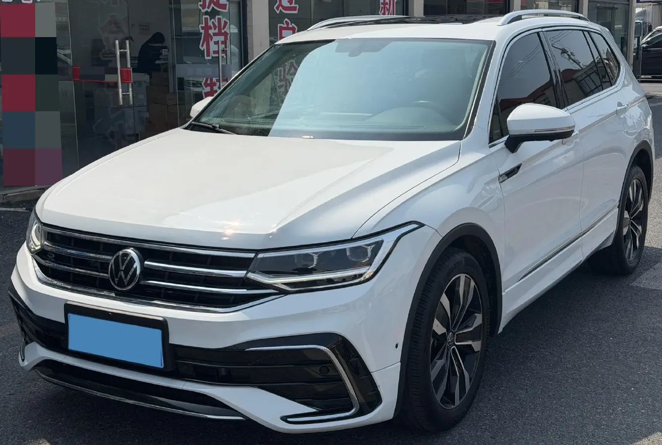 2024 Volkswagen Tiguan L 2.0T 220HP L4 7DCT,autocango,china used car exporter,china ev exporter,chinese used car exporter,chinese used ev exporter