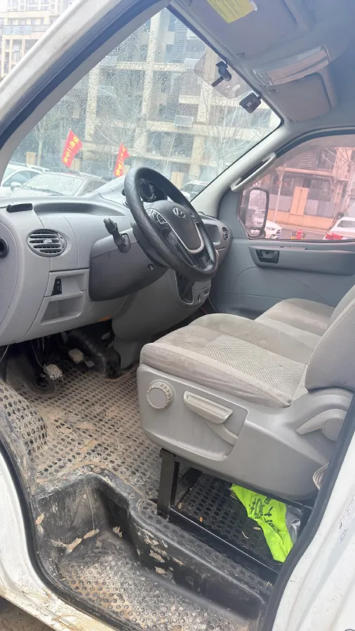 2023 MAXUS XinTu V80 2.0T 139HP L4 6MT,autocango,china used car exporter,china ev exporter,chinese used car exporter,chinese used ev exporter